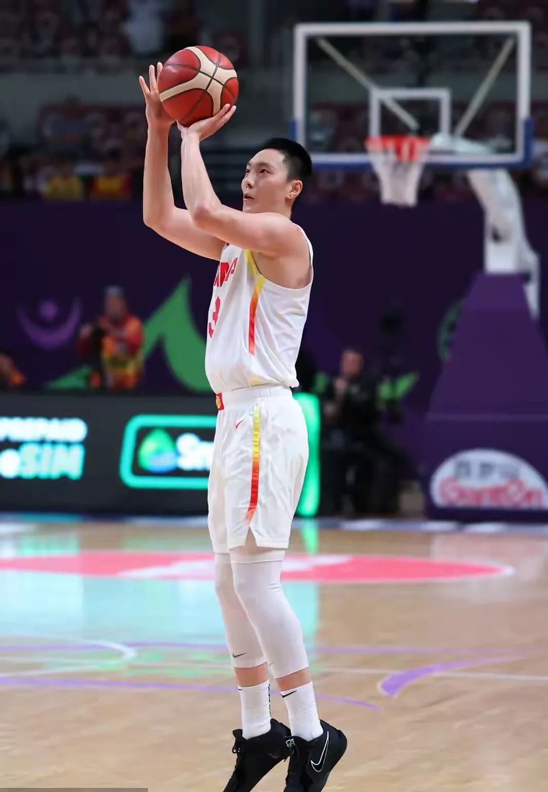 开云综合服务-深圳男篮发布备战花絮；今晨手感冰凉；德甲任务艰巨；细节决定成败