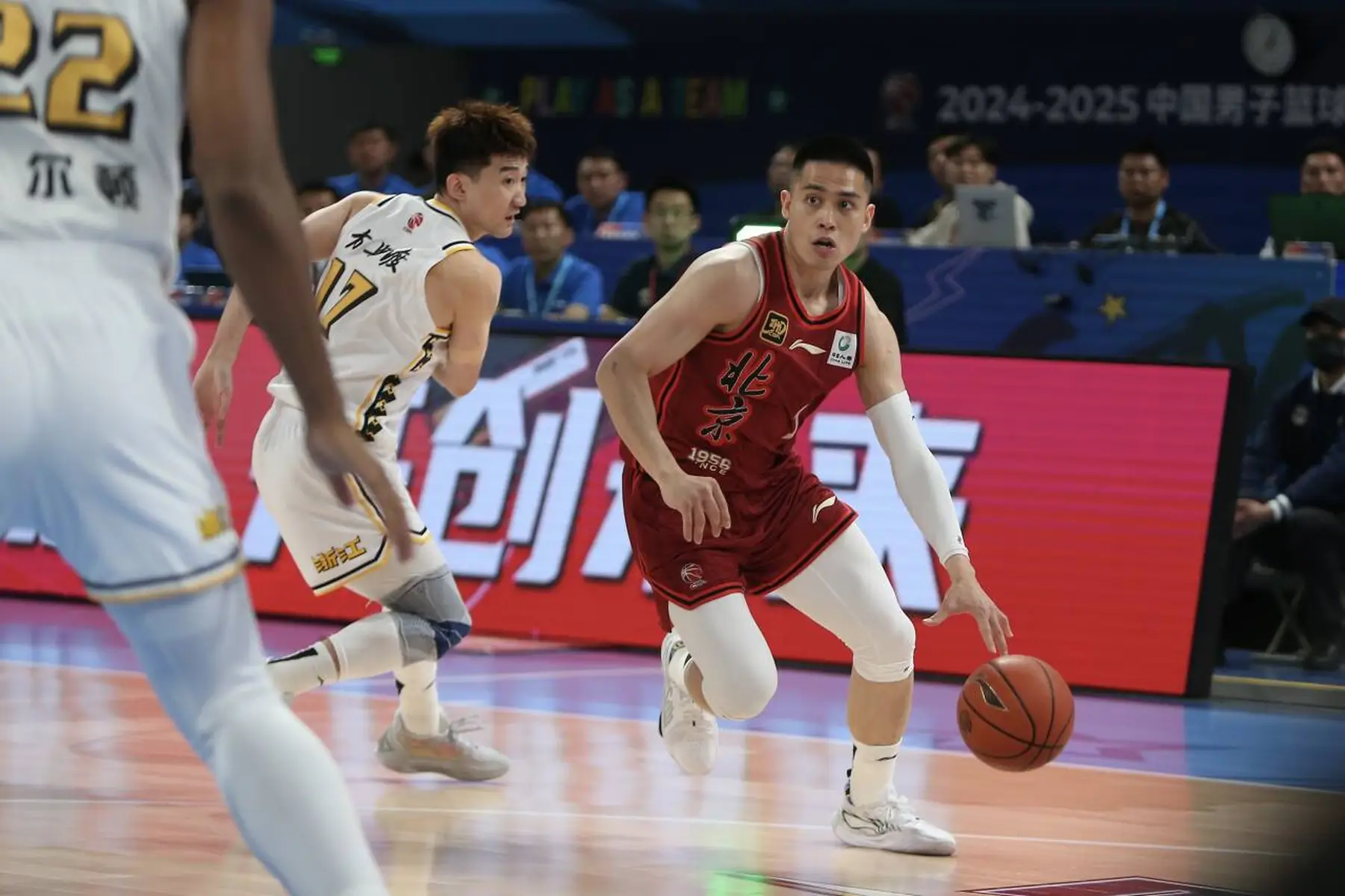 包含深圳男篮迎NBA季后赛关键赛，今晚复出首秀，球迷炸锅，高层口径保持一致的词条