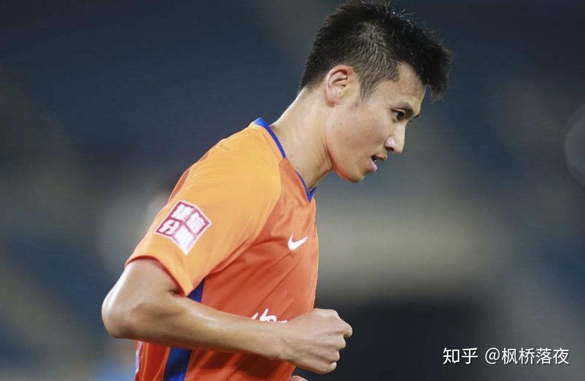 开云权威入口-包含新疆广汇训练开放日，关键时刻外线爆发引欢呼，中超在即，球探报告显示潜力的词条